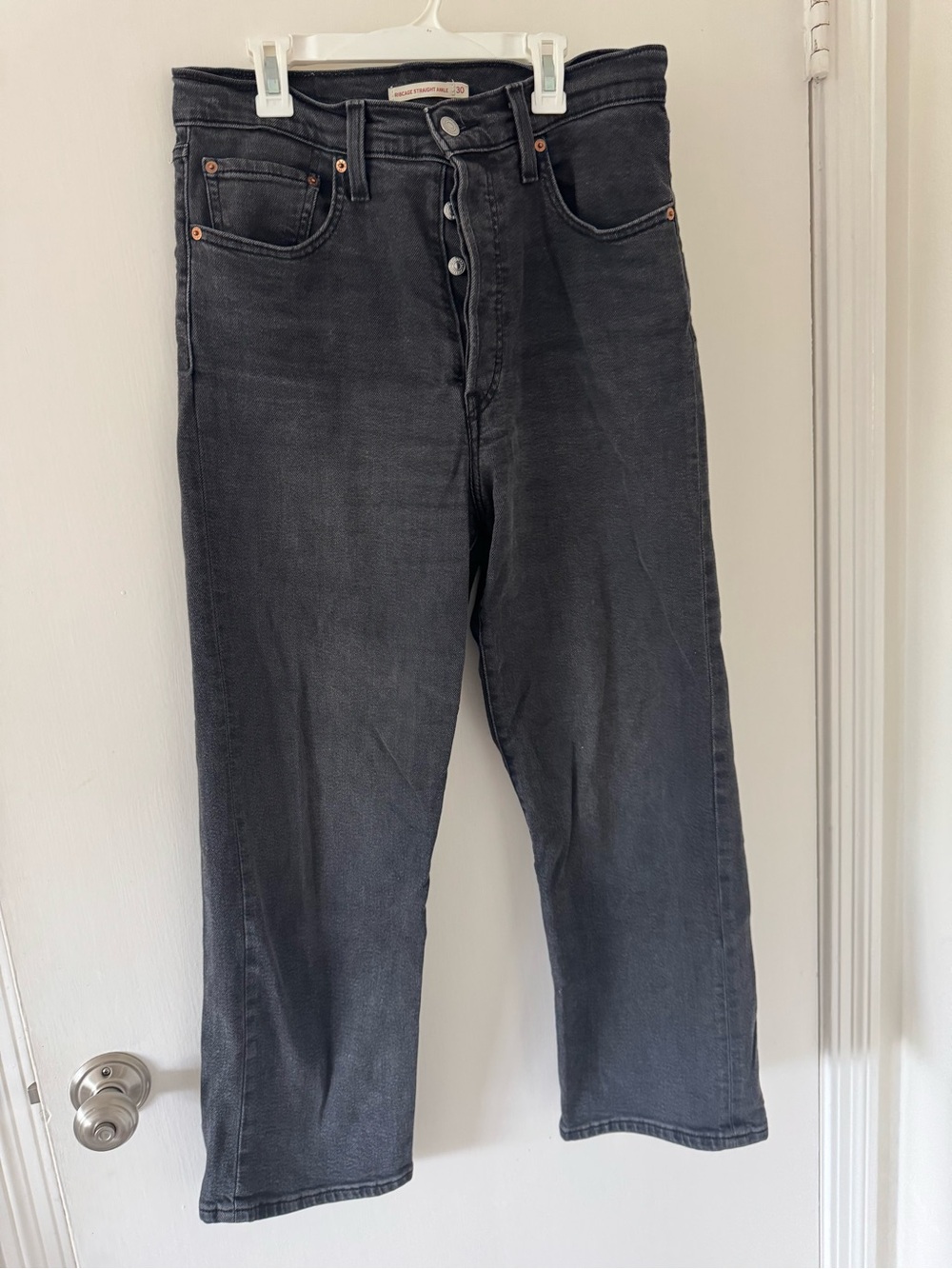 Women’s Levi Black Ankle Jeans 30